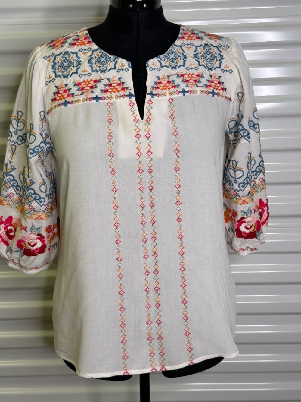 Savanna Jane Womens L White Embroidered 3/4 Sleeve V Neck Blouse Top
